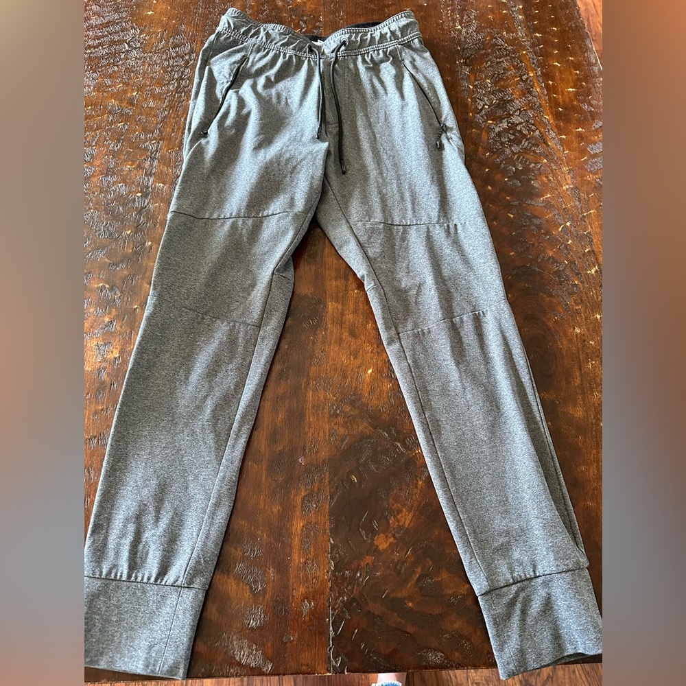 American Eagle Joggers Men’s size xs